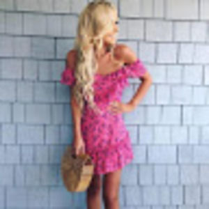 Meet your Posher, Caitlyn